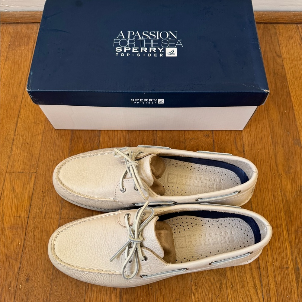 New with box Sperry topsiders